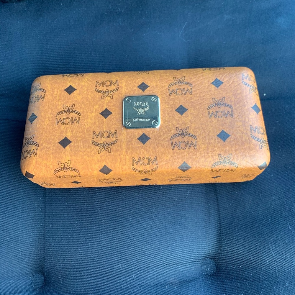 Glasses case